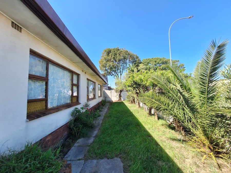 5 Bedroom Property for Sale in Goodwood Park Western Cape